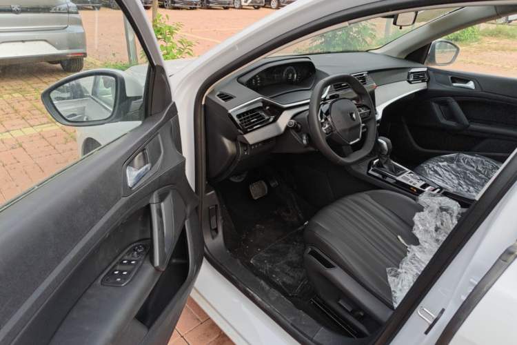 Used Peugeot 408 2024 360THP "Da Da" Model – Latou Edition Driver Seat