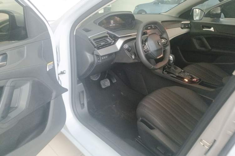 Used Peugeot 408 2024 360THP "Da Da" Model – Latou Edition Driver Seat