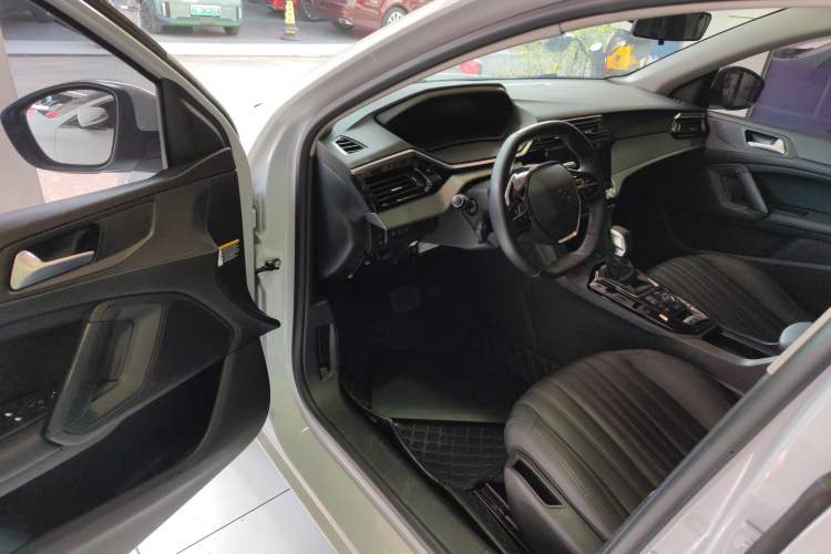 Used Peugeot 408 2024 360THP "Da Da" Model – Latou Edition Driver Seat