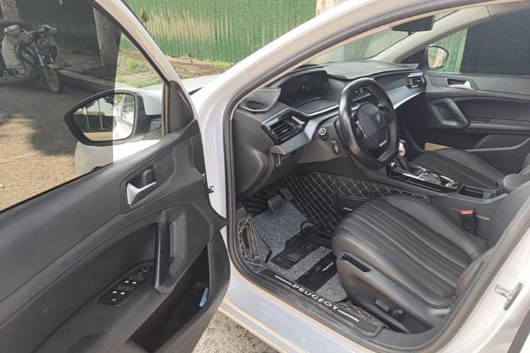 Used Peugeot 408 2024 360THP "Da Da" Model – Latou Edition Driver Seat