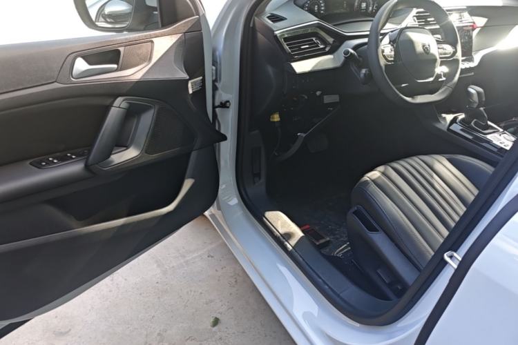 Used Peugeot 408 2024 360THP "Da Da" Model – Latou Edition Driver Seat
