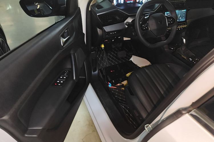 Used Peugeot 408 2024 360THP "Da Da" Model – Latou Edition Driver Seat