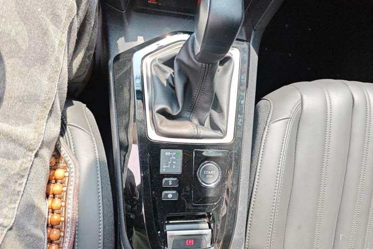 Used Peugeot 408 2024 360THP "Da Da" Model – Latou Edition Gear Lever