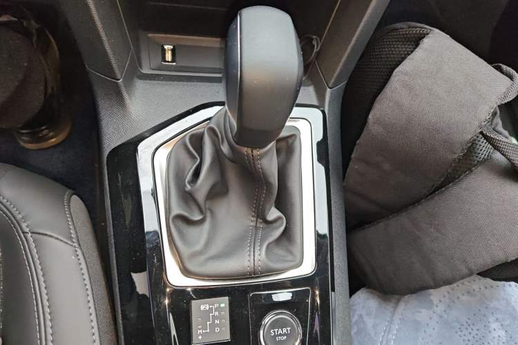 Used Peugeot 408 2024 360THP "Da Da" Model – Latou Edition Gear Lever