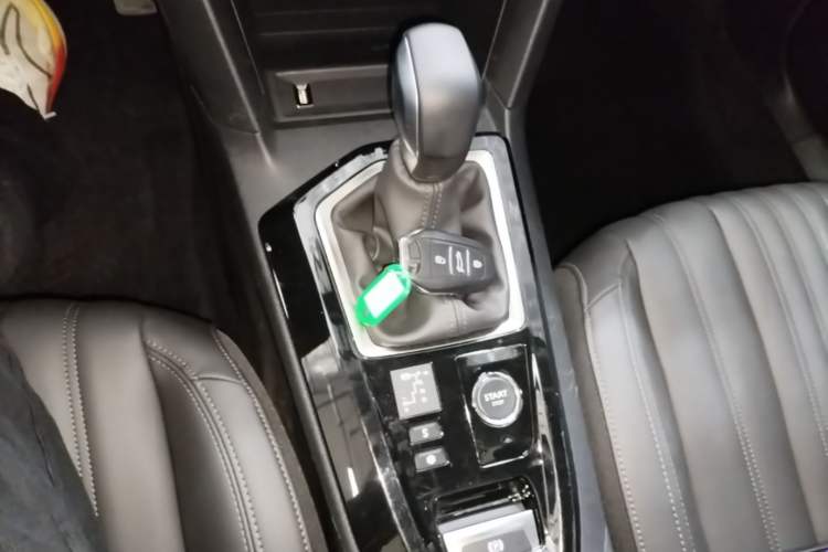 Used Peugeot 408 2024 360THP "Da Da" Model – Latou Edition Gear Lever