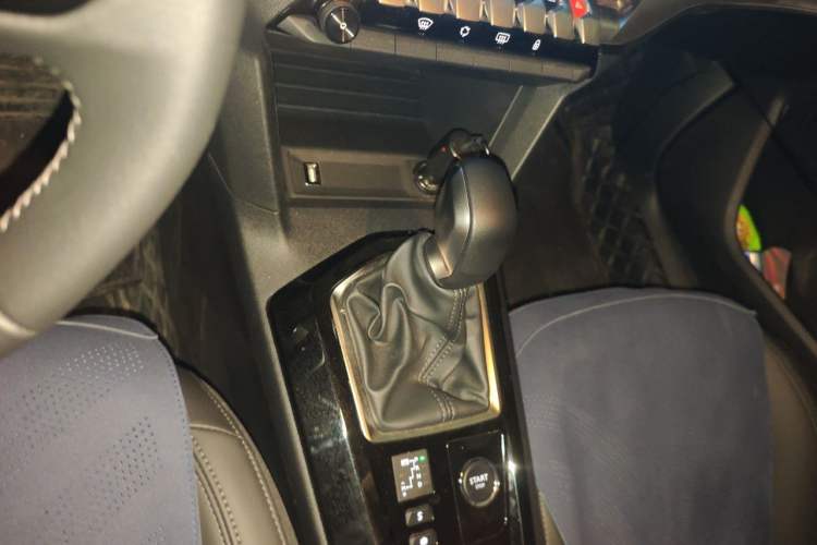 Used Peugeot 408 2024 360THP "Da Da" Model – Latou Edition Gear Lever
