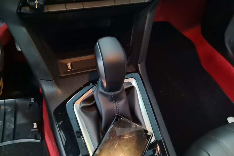 Used Peugeot 408 2024 360THP "Da Da" Model – Latou Edition Gear Lever