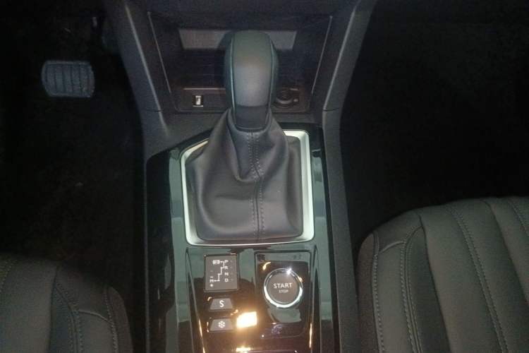 Used Peugeot 408 2024 360THP "Da Da" Model – Latou Edition Gear Lever