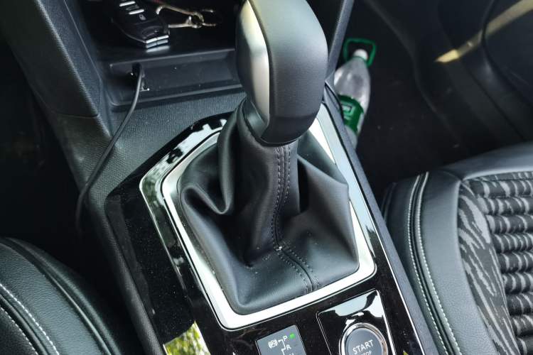 Used Peugeot 408 2024 360THP "Da Da" Model – Latou Edition Gear Lever