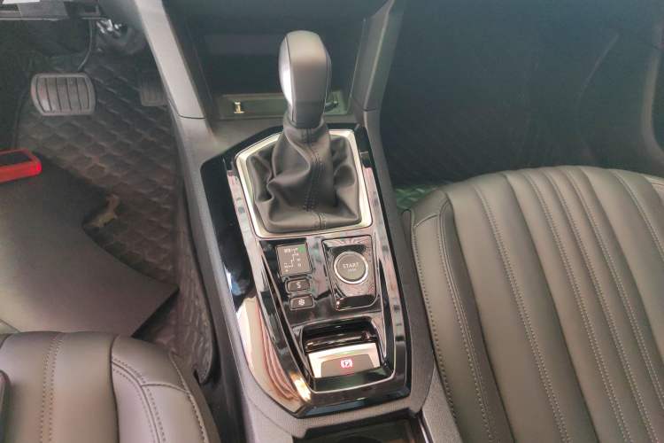 Used Peugeot 408 2024 360THP "Da Da" Model – Latou Edition Gear Lever