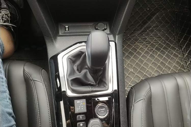 Used Peugeot 408 2024 360THP "Da Da" Model – Latou Edition Gear Lever