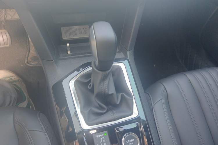 Used Peugeot 408 2024 360THP "Da Da" Model – Latou Edition Gear Lever