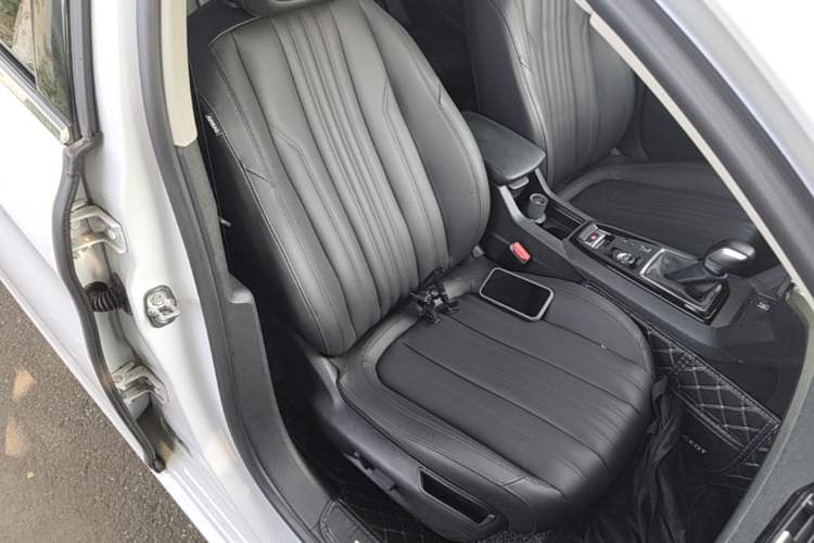 Used Peugeot 408 2024 360THP "Da Da" Model – Latou Edition Right Front Seat