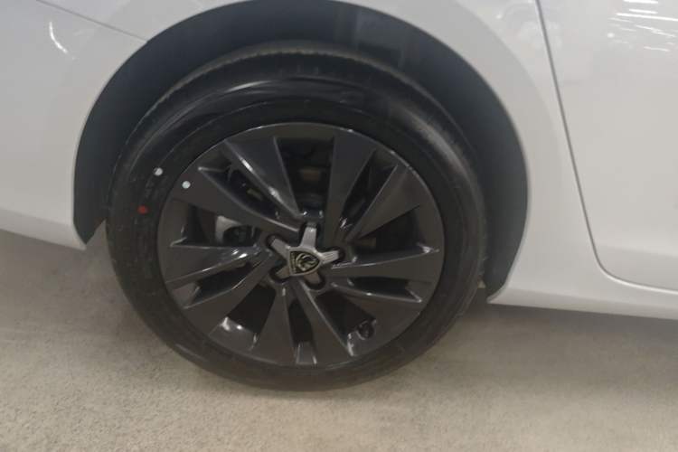 Used Peugeot 408 2024 360THP "Da Da" Edition – Romani Version Right Rear Wheel Hub
