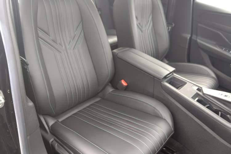 Used Peugeot 408X 2023 Active Version Right Front Seat