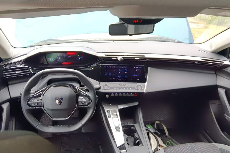 Used Peugeot 408X 2023 Active Version Center Console