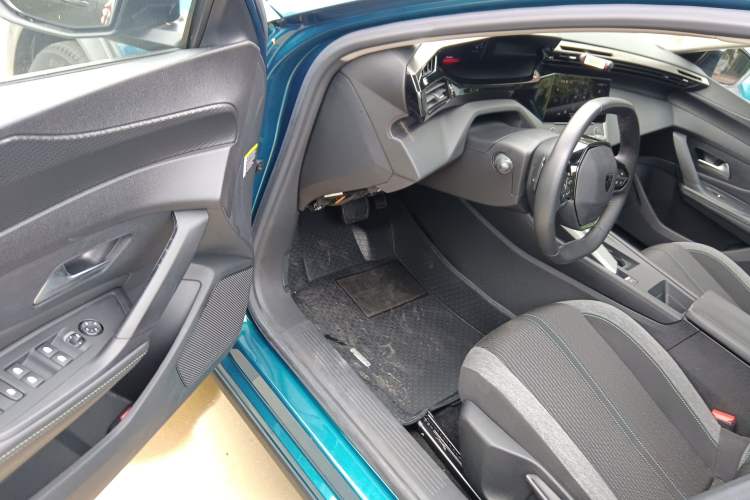 Used Peugeot 408X 2023 Active Version Driver Seat