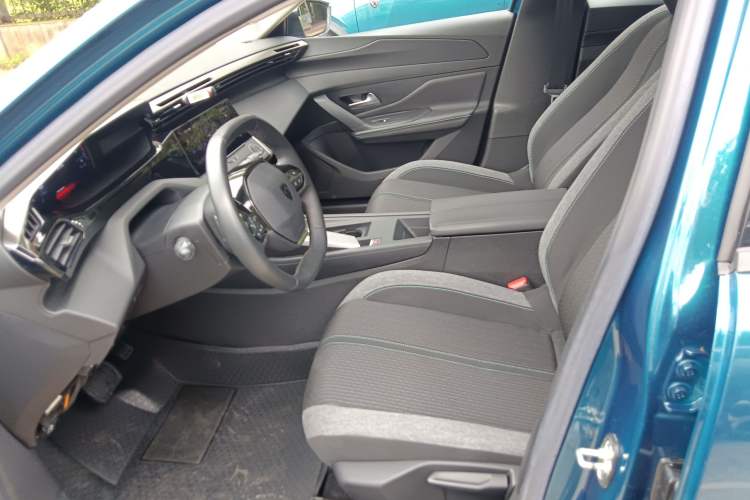 Used Peugeot 408X 2023 Active Version Left Front Seat