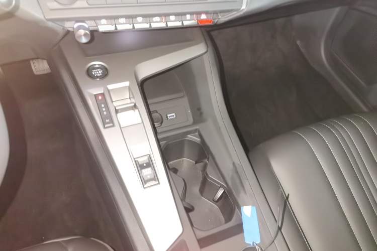 Used Peugeot 408X 2023 Gravity Edition Gear Lever