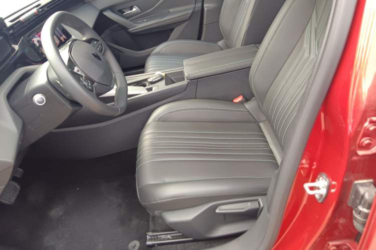 Used Peugeot 408X 2023 Active Version Left Front Seat
