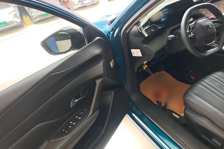 Used Peugeot 408X 2023 Gravity Edition Driver Seat