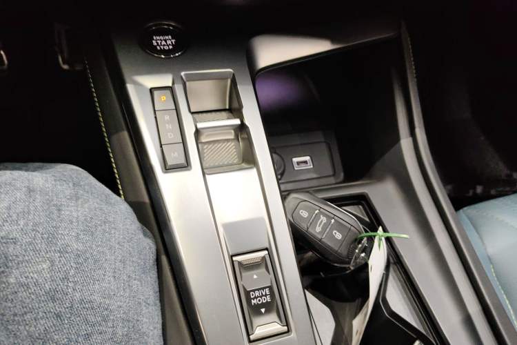 Used Peugeot 408X 2023 Boundary-Free Edition Gear Lever