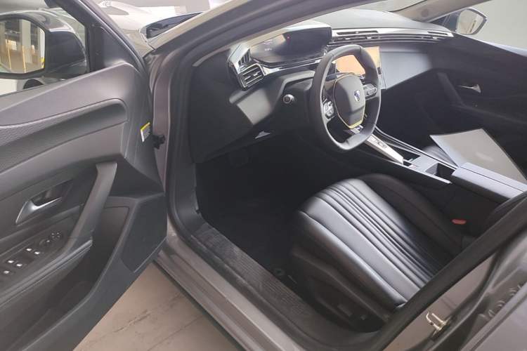 Used Peugeot 408X 2023 Gravity Edition Driver Seat