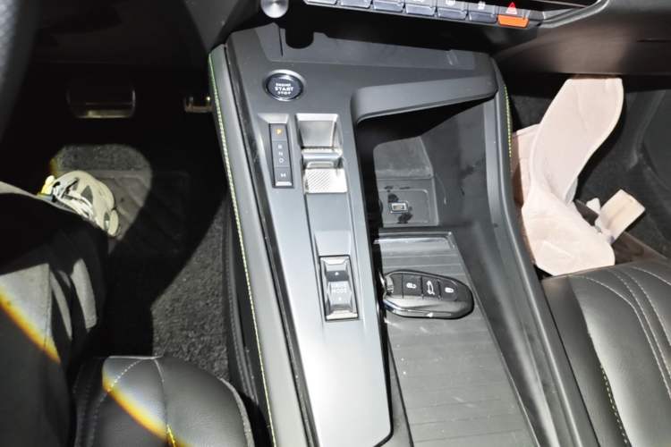Used Peugeot 408X 2023 Boundary-Free Edition Gear Lever