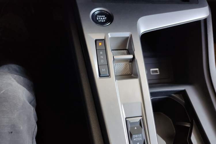 Used Peugeot 408X 2023 Gravity Edition Gear Lever