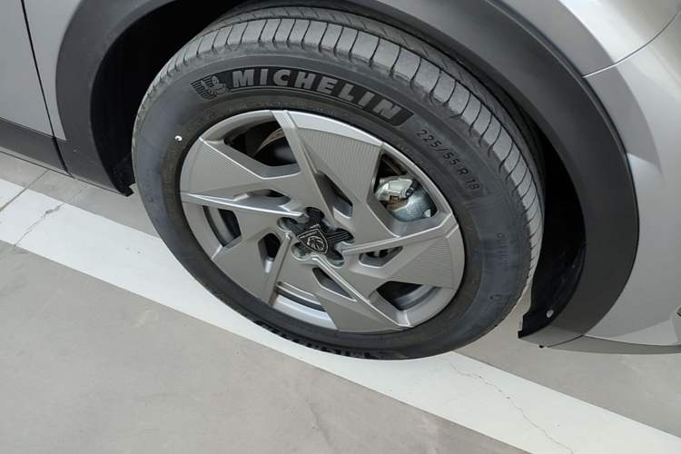 Used Peugeot 408X 2023 Gravity Edition Right Front Wheel Hub