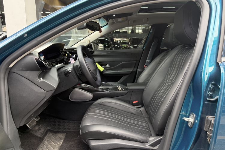 Used Peugeot 408X 2023 Charm Version Interior 7