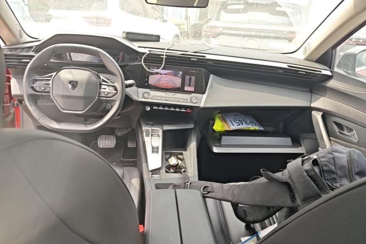 Used Peugeot 408X 2023 Active Version Center Console