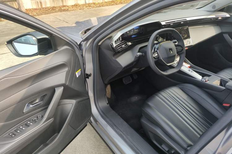 Used Peugeot 408X 2023 Gravity Edition Driver Seat