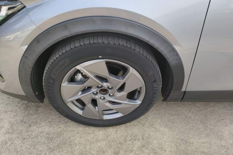 Used Peugeot 408X 2023 Gravity Edition Left Front Wheel Hub
