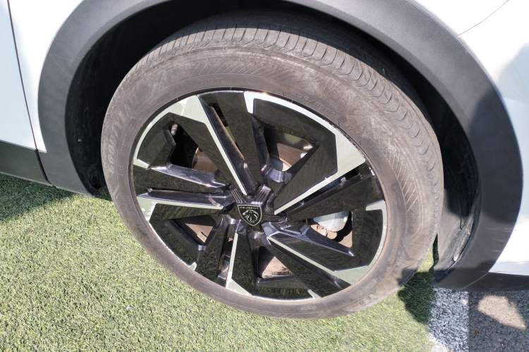 Used Peugeot 408X 2023 Charm Version Right Front Wheel Hub