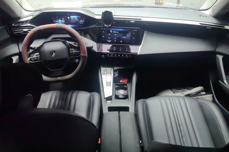 Used Peugeot 408X 2025 RS Model Center Console