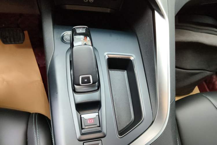 Used Peugeot 5008 2025 Luxury Edition Gear Lever