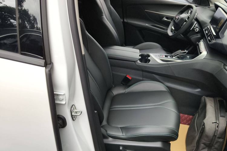 Used Peugeot 5008 2025 Luxury Edition Right Front Seat