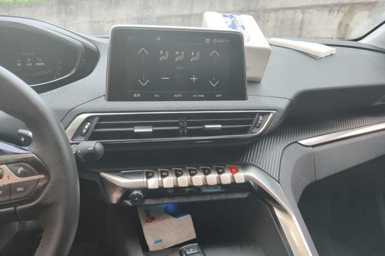Used Peugeot 5008 2017 350THP 7-Seater Elite Edition Audio And AC Panel