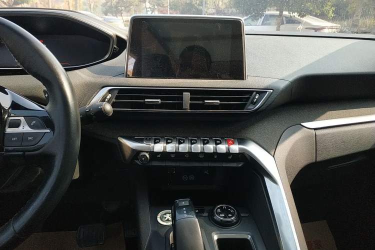 Used Peugeot 5008 2017 380THP 7-Seater Luxury Edition Audio And AC Panel