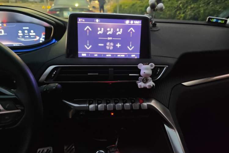 Used Peugeot 5008 2017 350THP 7-Seater Elite Edition Audio And AC Panel