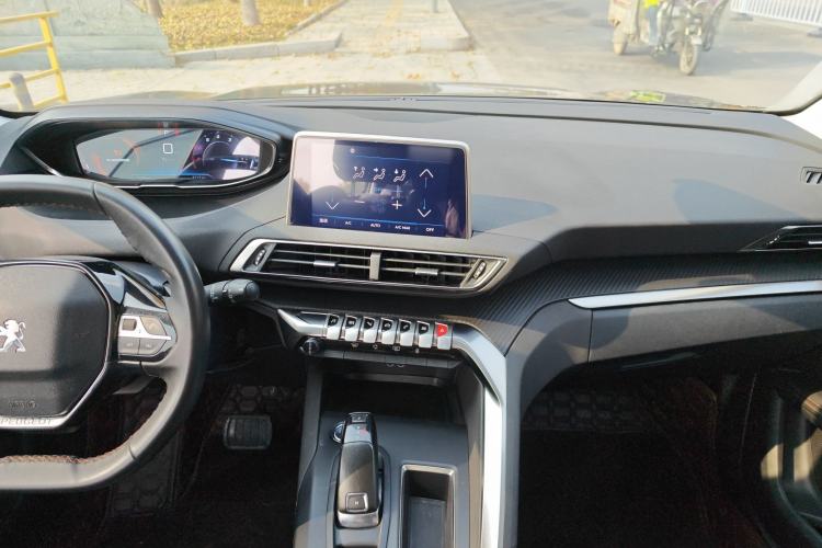 Used Peugeot 5008 2017 380THP 7-Seater Elite Edition Audio And AC Panel