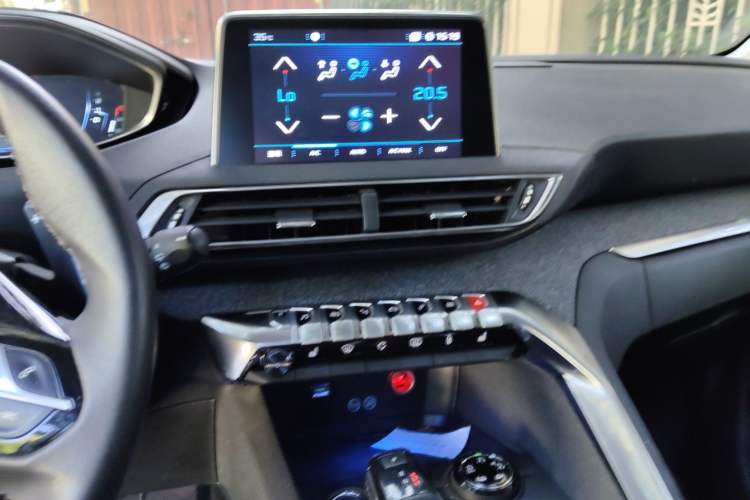 Used Peugeot 5008 2017 380THP 7-Seater Luxury Edition Audio And AC Panel