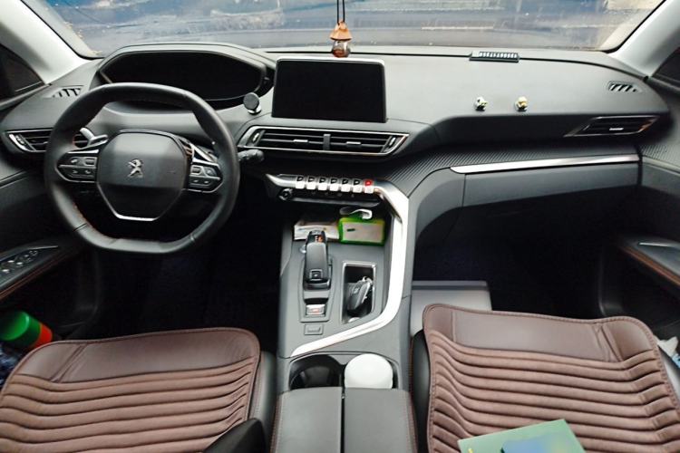 Used Peugeot 5008 2017 380THP 5-Seater Elite Edition Center Console