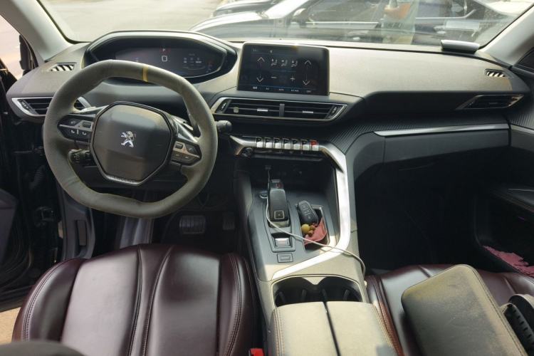 Used Peugeot 5008 2017 380THP 7-Seater Elite Edition Center Console