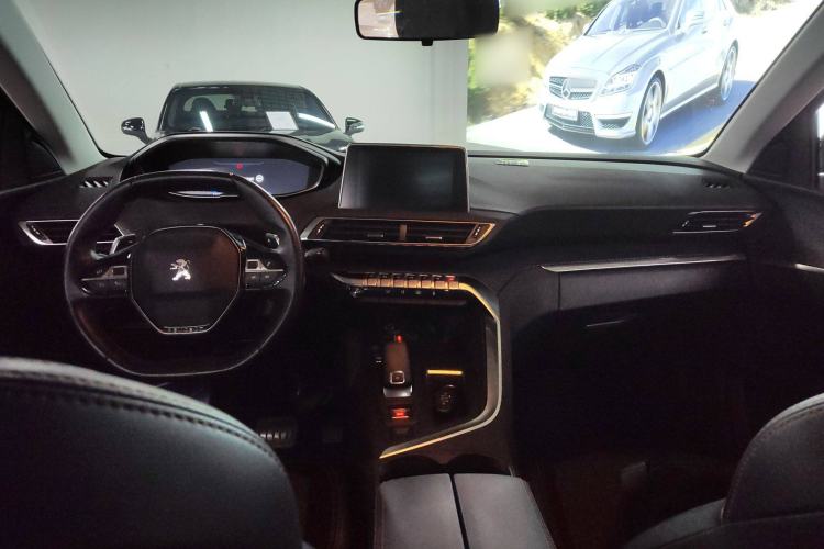 Used Peugeot 5008 2017 380THP 7-Seater Elite Edition Center Console