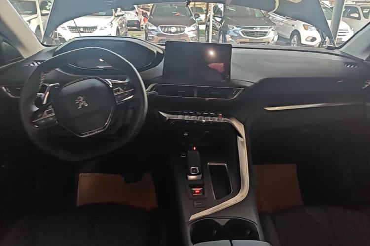 Used Peugeot 5008 2017 380THP 7-Seater Elite Edition Center Console