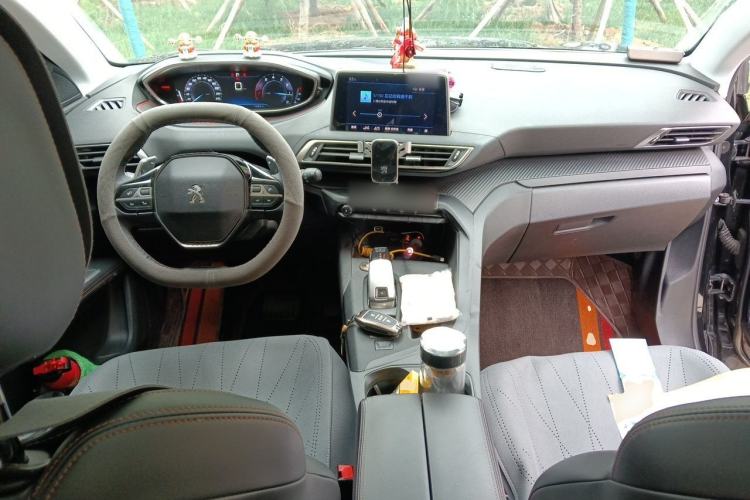 Used Peugeot 5008 2017 350THP 7-Seater Elite Edition Center Console