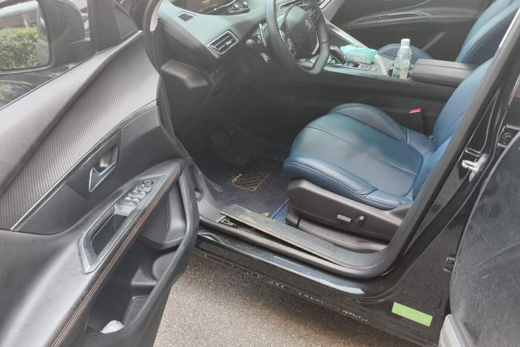 Used Peugeot 5008 2017 350THP 7-Seater Elite Edition Driver Seat