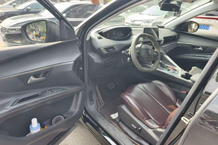 Used Peugeot 5008 2017 380THP 7-Seater Elite Edition Driver Seat